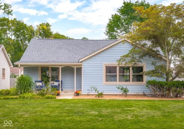 Photo 2 of Sale Pending at 2673 Pearl St, Columbus, IN 47201 | MLS# 22117729 | Listing updated on 2026-09-11