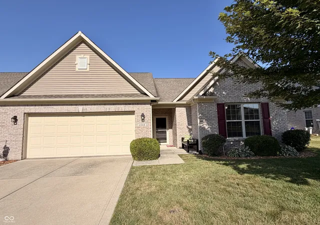 Photo 1 of Single family home for sale at 1352 Redstone Dr, Avon, IN 46123 | MLS# 22117805 | Listing updated on 2026-09-11