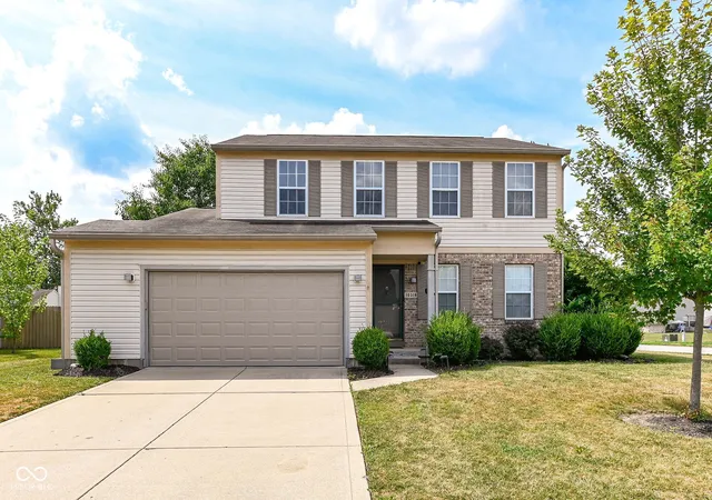 Photo 3 of Single family home for sale at 10319 Stillwell Ct, Avon, IN 46123 | MLS# 22117818 | Listing updated on 2026-09-10