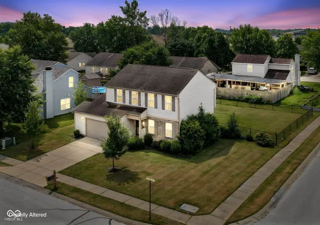 Photo 4 of Single family home for sale at 10319 Stillwell Ct, Avon, IN 46123 | MLS# 22117818 | Listing updated on 2026-09-29
