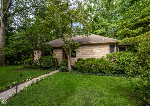Photo 3 of Single family home for sale at 6910 N Washington Blvd, Indianapolis, IN 46220 | MLS# 22117955 | Listing updated on 2026-10-05