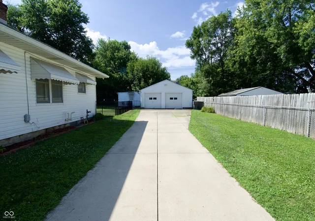Photo 3 of Sale Pending at 1127 Bacon St, Indianapolis, IN 46227 | MLS# 22117995 | Listing updated on 2026-09-11