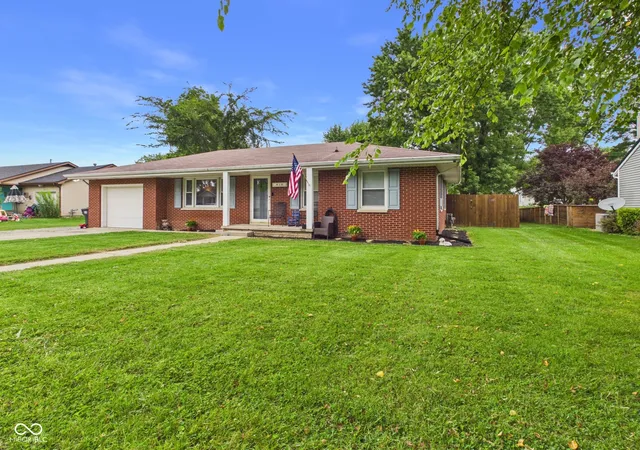 Photo 2 of Single family home for sale at 410 W Van Buren St, Alexandria, IN 46001 | MLS# 22118034 | Listing updated on 2026-09-23