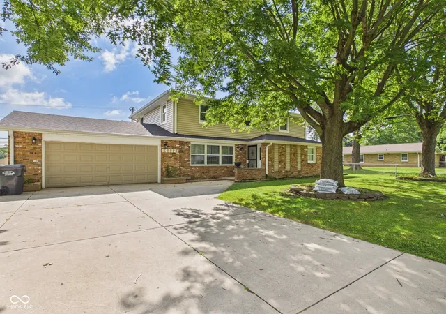 Photo 3 of Single family home for sale at 4412 Alhambra Dr, Anderson, IN 46013 | MLS# 22118038 | Listing updated on 2026-09-10