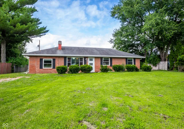Photo 3 of Sale Pending at 9720 N Us Hwy 31, Columbus, IN 47201 | MLS# 22118071 | Listing updated on 2026-09-10