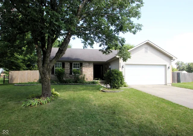 Photo 3 of Sale Pending at 5112 Pine Hl Dr, Noblesville, IN 46062 | MLS# 22118104 | Listing updated on 2026-09-24