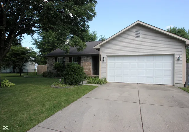 Photo 3 of Sale Pending at 5112 Pine Hl Dr, Noblesville, IN 46062 | MLS# 22118104 | Listing updated on 2026-09-24