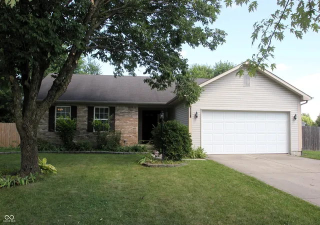 Photo 4 of Sale Pending at 5112 Pine Hl Dr, Noblesville, IN 46062 | MLS# 22118104 | Listing updated on 2026-09-24