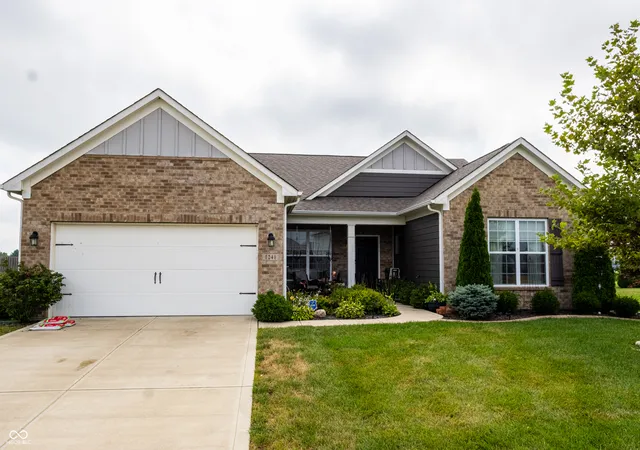 Photo 3 of Single family home for sale at 1241 Station Dr, Greenwood, IN 46143 | MLS# 22118112 | Listing updated on 2026-09-14