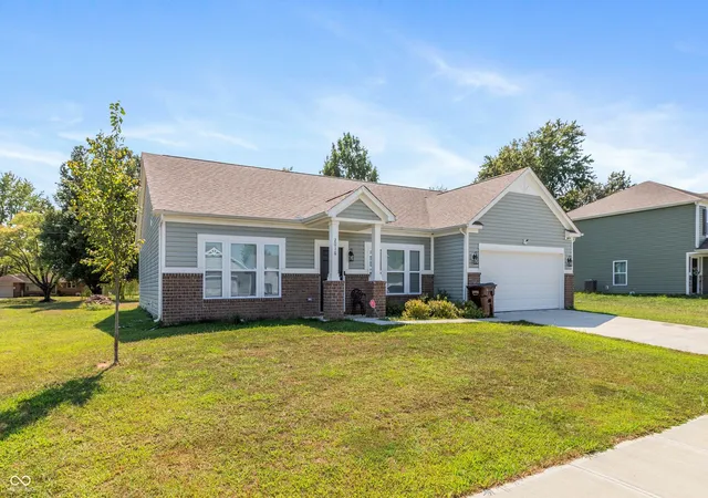Photo 2 of Single family home for sale at 2016 Sandhill Dr, Seymour, IN 47274 | MLS# 22118232 | Listing updated on 2026-09-11