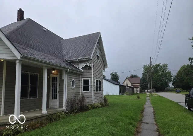 Photo 2 of Single family home for sale at 201 W Washington St, Roachdale, IN 46172 | MLS# 22118304 | Listing updated on 2026-10-01
