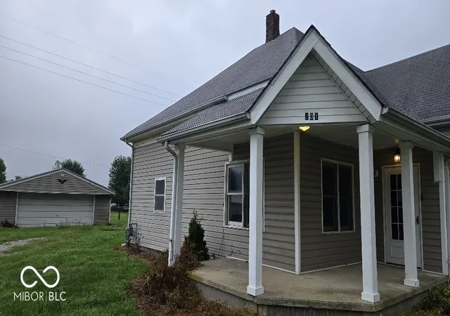 Photo 3 of Single family home for sale at 201 W Washington St, Roachdale, IN 46172 | MLS# 22118304 | Listing updated on 2026-10-01