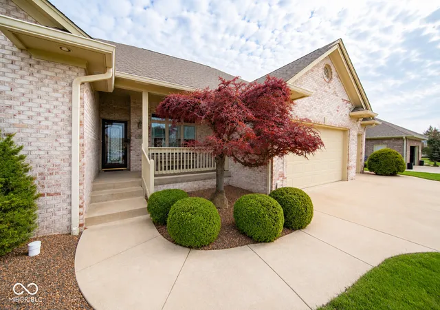 Photo 3 of Sale Pending at 2743 Baywater Ct, Greenwood, IN 46143 | MLS# 22118309 | Listing updated on 2026-09-11