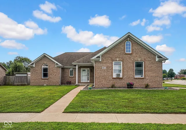 Photo 3 of Single family home for sale at 4460 Katy Dr, Seymour, IN 47274 | MLS# 22118417 | Listing updated on 2026-09-10