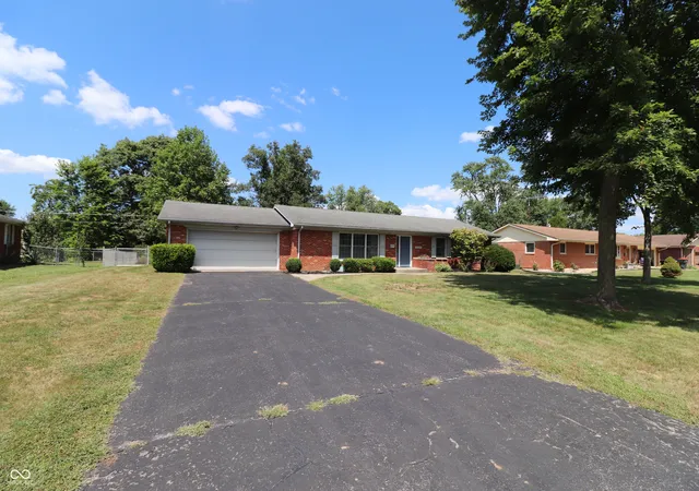 Photo 3 of Sale Pending at 2130 Dale Ct, Columbus, IN 47203 | MLS# 22118432 | Listing updated on 2026-09-10