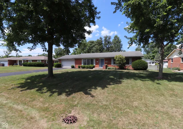 Photo 4 of Sale Pending at 2130 Dale Ct, Columbus, IN 47203 | MLS# 22118432 | Listing updated on 2026-09-10