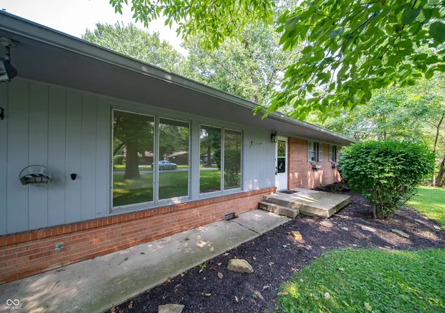 Photo 3 of Sale Pending at 7908 Kimlough Dr, Indianapolis, IN 46240 | MLS# 22118436 | Listing updated on 2026-10-12