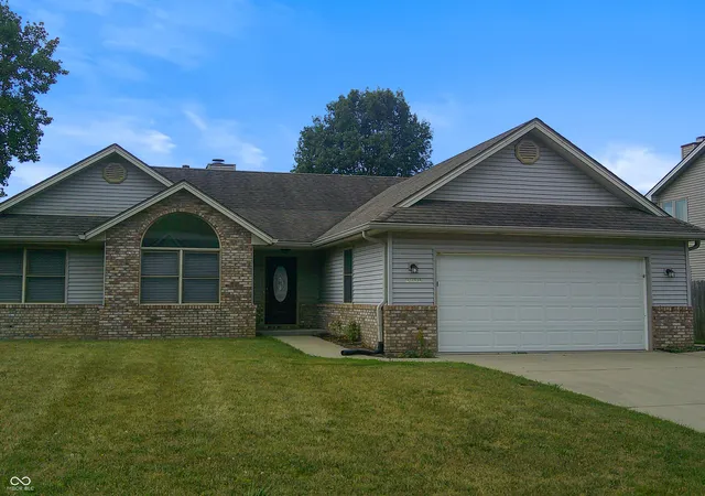 Photo 1 of Sale Pending at 2289 Broadmoor Ln, Columbus, IN 47203 | MLS# 22118452 | Listing updated on 2026-09-10