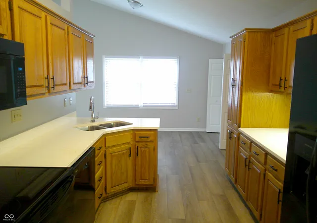 Photo 3 of Sale Pending at 2289 Broadmoor Ln, Columbus, IN 47203 | MLS# 22118452 | Listing updated on 2026-09-10