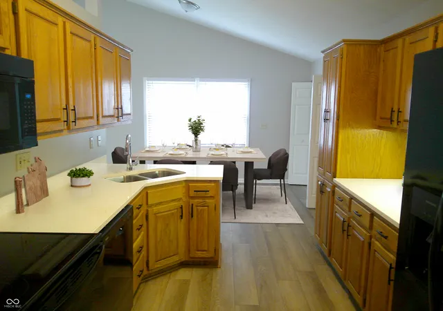 Photo 3 of Sale Pending at 2289 Broadmoor Ln, Columbus, IN 47203 | MLS# 22118452 | Listing updated on 2026-09-10