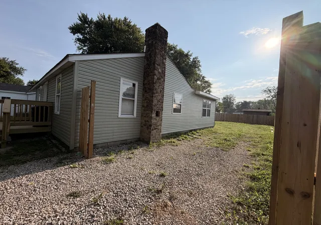 Photo 3 of Single family home for sale at 621 Della Rd, Columbus, IN 47203 | MLS# 22118499 | Listing updated on 2026-09-22