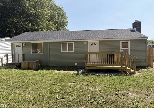 Photo 3 of Single family home for sale at 621 Della Rd, Columbus, IN 47203 | MLS# 22118499 | Listing updated on 2026-10-06