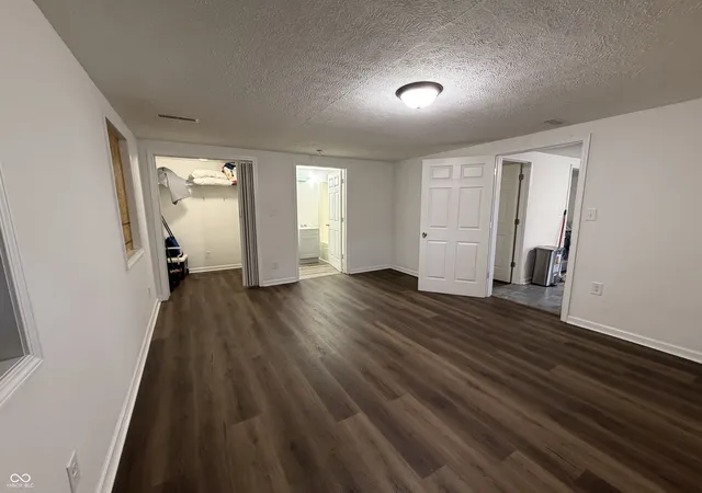 Photo 4 of Single family home for sale at 621 Della Rd, Columbus, IN 47203 | MLS# 22118499 | Listing updated on 2026-10-06