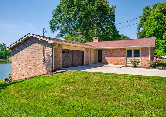 Photo 2 of Single family home for sale at 3783 W N Wood Lake Dr, Columbus, IN 47201 | MLS# 22118650 | Listing updated on 2026-09-22
