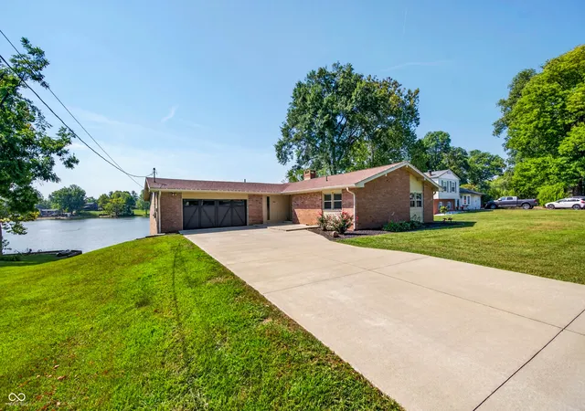 Photo 3 of Single family home for sale at 3783 W N Wood Lake Dr, Columbus, IN 47201 | MLS# 22118650 | Listing updated on 2026-09-22