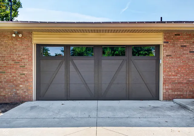 Photo 3 of Single family home for sale at 3783 W N Wood Lake Dr, Columbus, IN 47201 | MLS# 22118650 | Listing updated on 2026-09-22