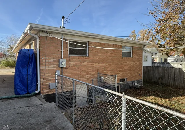 Photo 2 of Sale Pending at 4257 Weaver Ave, Indianapolis, IN 46227 | MLS# 22118652 | Listing updated on 2026-09-11