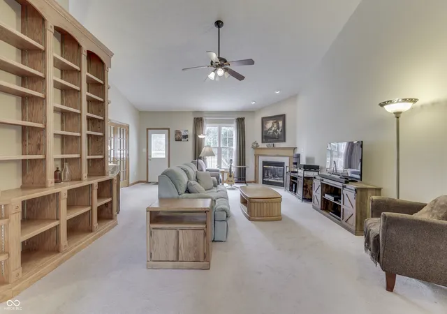 Photo 4 of Sale Pending at 545 Georgetown Rd, Greenwood, IN 46142 | MLS# 22118655 | Listing updated on 2026-09-14