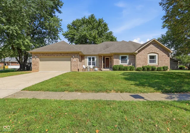 Photo 1 of Sale Pending at 155 Williamsburg Ln, Franklin, IN 46131 | MLS# 22118673 | Listing updated on 2026-09-15