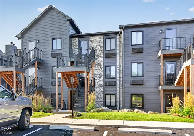 Photo 3 of Sale Pending at 102 Clarendon Dr #APT 305, Noblesville, IN 46062 | MLS# 22118768 | Listing updated on 2026-09-08