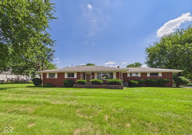Photo 1 of Sale Pending at 9 W Whitehall Way, Anderson, IN 46013 | MLS# 22118780 | Listing updated on 2026-09-14