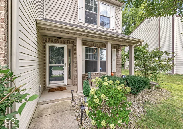 Photo 4 of Single family home for sale at 649 Weeping Way Ln, Avon, IN 46123 | MLS# 22118853 | Listing updated on 2026-09-30