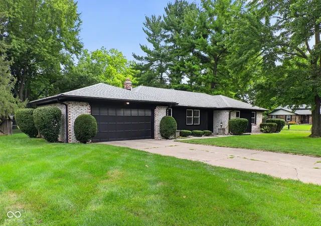Photo 2 of Single family home for sale at 4034 Nevermind Way, Greenwood, IN 46142 | MLS# 22118870 | Listing updated on 2026-09-10