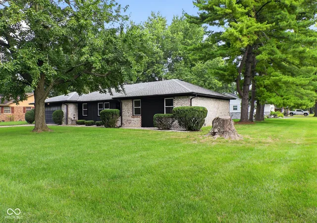 Photo 3 of Single family home for sale at 4034 Nevermind Way, Greenwood, IN 46142 | MLS# 22118870 | Listing updated on 2026-09-10