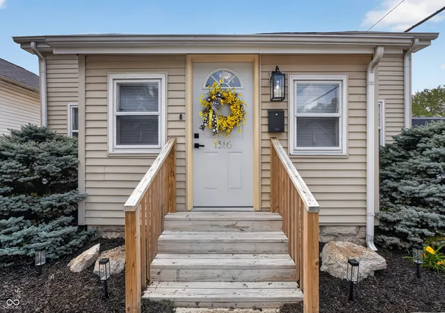 Photo 3 of Single family home for sale at 1516 Chestnut St, Columbus, IN 47201 | MLS# 22119054 | Listing updated on 2026-09-11