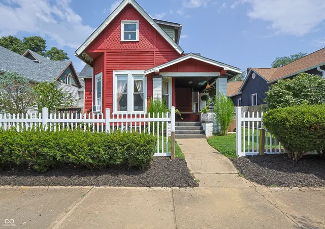 Photo 1 of Single family home for sale at 1439 Pearl St, Columbus, IN 47201 | MLS# 22119061 | Listing updated on 2026-09-10