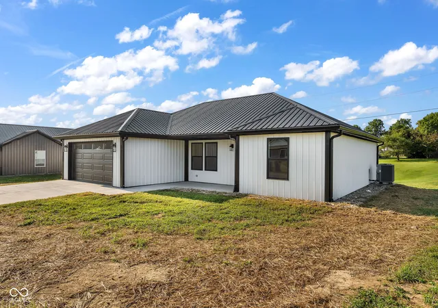Photo 3 of Single family home for sale at 404 E College St, Bainbridge, IN 46105 | MLS# 22119111 | Listing updated on 2026-10-01