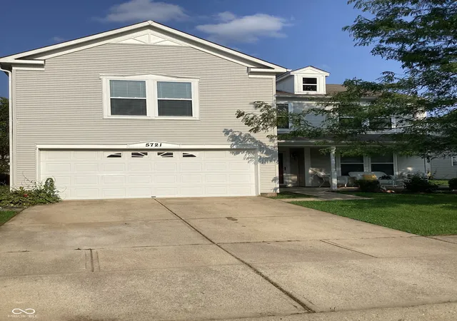 Photo 1 of Single family home for sale at 5721 Skipping Stone Dr, Indianapolis, IN 46237 | MLS# 22119126 | Listing updated on 2026-10-29