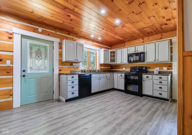 Photo 2 of Single family home for sale at 6005 Hoover Rd, Nashville, IN 47448 | MLS# 22119280 | Listing updated on 2026-09-22