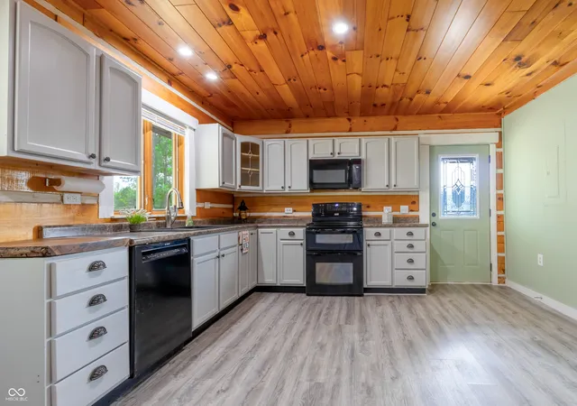 Photo 3 of Single family home for sale at 6005 Hoover Rd, Nashville, IN 47448 | MLS# 22119280 | Listing updated on 2026-09-22