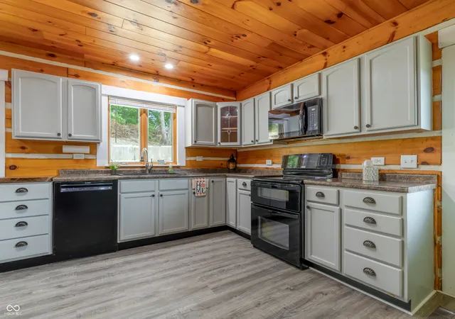 Photo 3 of Single family home for sale at 6005 Hoover Rd, Nashville, IN 47448 | MLS# 22119280 | Listing updated on 2026-09-22