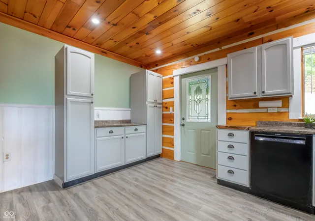 Photo 4 of Single family home for sale at 6005 Hoover Rd, Nashville, IN 47448 | MLS# 22119280 | Listing updated on 2026-09-22