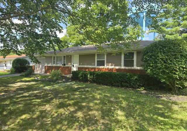 Photo 3 of Single family home for sale at 1230 Oakland Dr, Anderson, IN 46012 | MLS# 22119360 | Listing updated on 2026-09-21