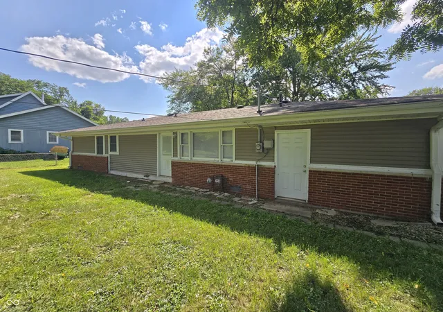 Photo 3 of Single family home for sale at 1230 Oakland Dr, Anderson, IN 46012 | MLS# 22119360 | Listing updated on 2026-09-21