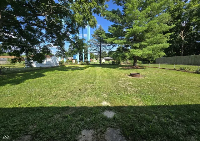Photo 4 of Single family home for sale at 1230 Oakland Dr, Anderson, IN 46012 | MLS# 22119360 | Listing updated on 2026-09-21