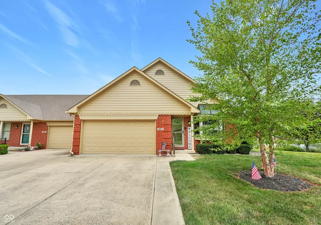 Photo 2 of Sale Pending at 2927 Colony Lake W Dr, Plainfield, IN 46168 | MLS# 22119423 | Listing updated on 2026-09-21